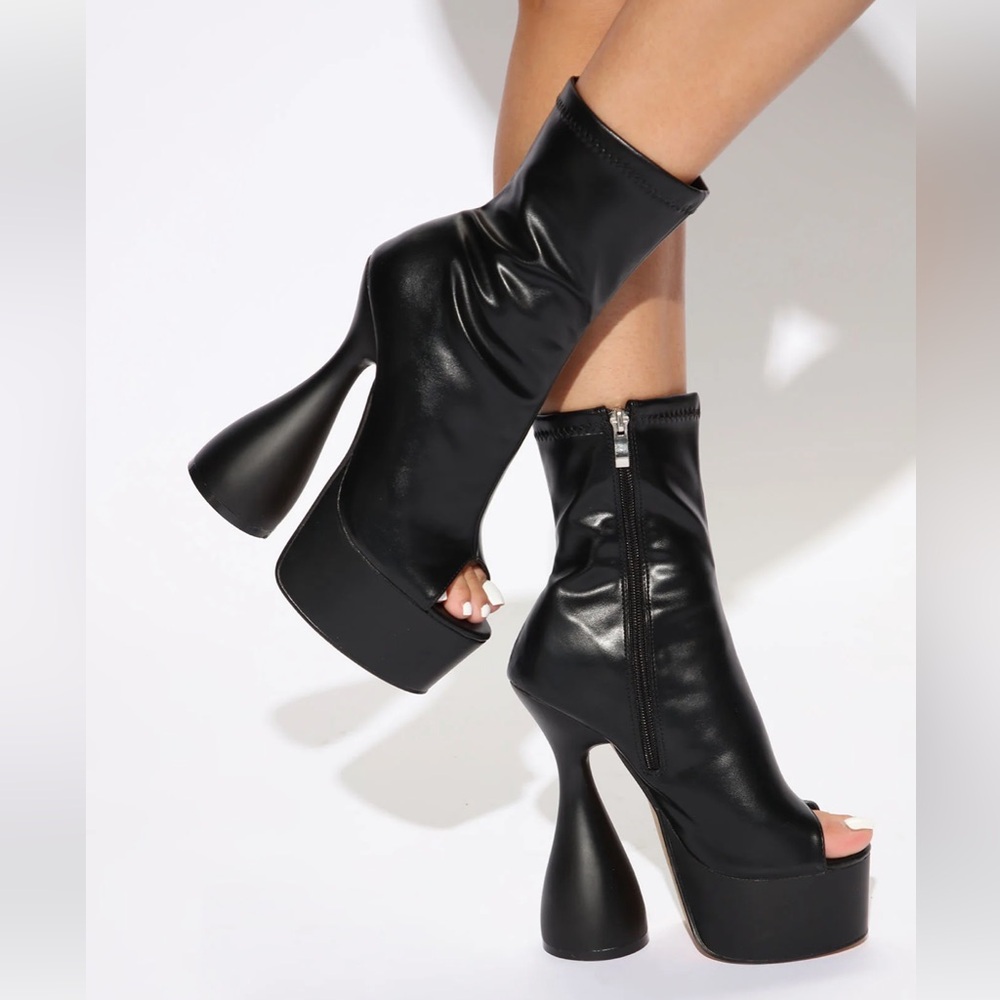 Somewhere To Be Booties - Black